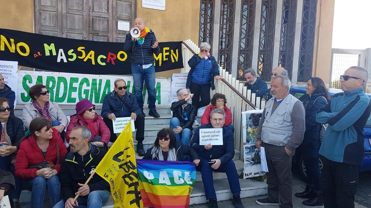 Un sit-in di Sardegna pulita contro la fabbrica Rwm