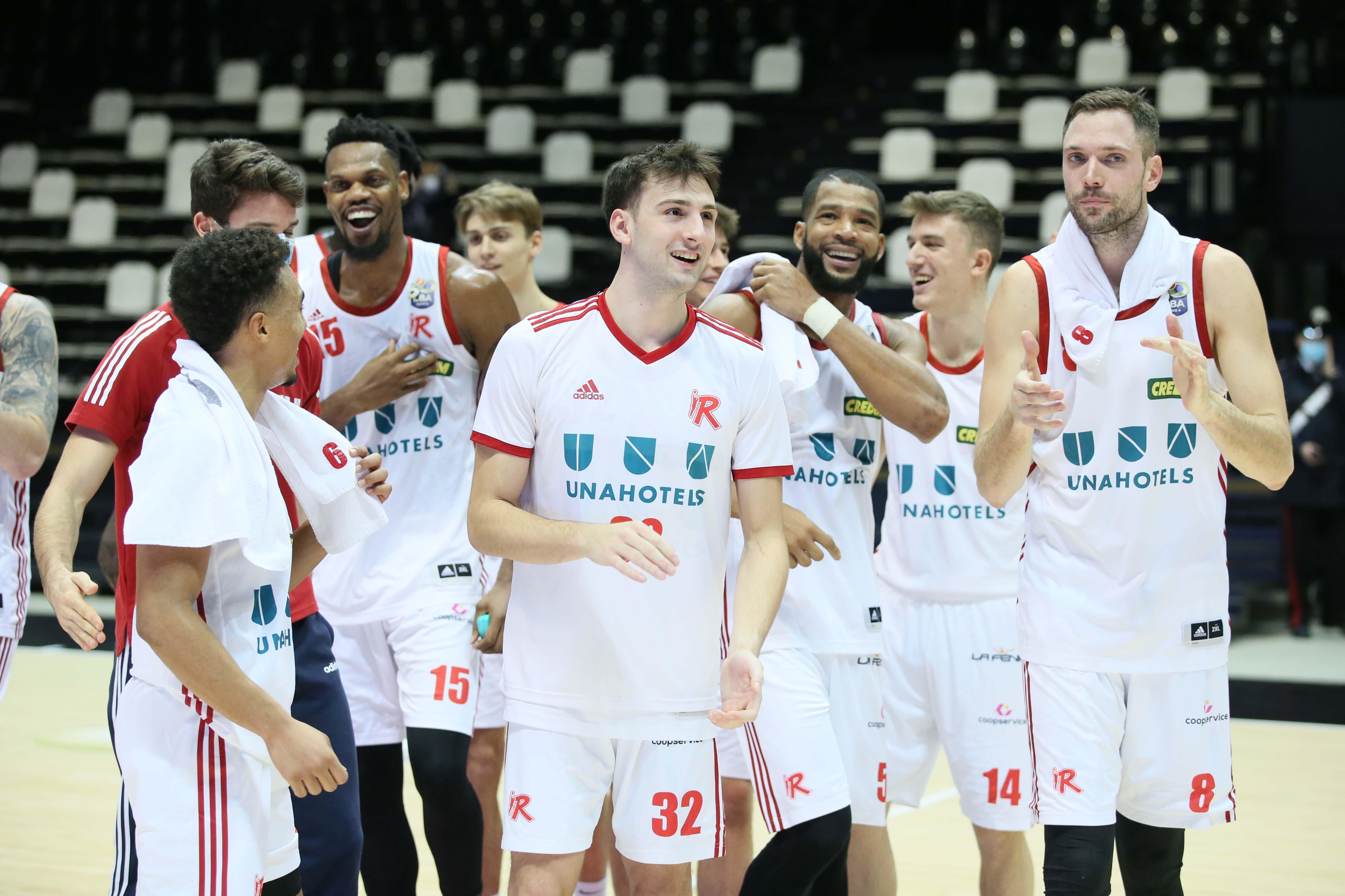 I biancorossi esultano dopo la vittoria contro Treviso