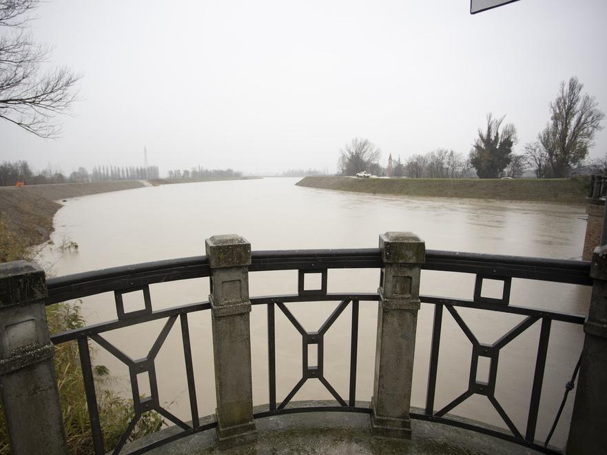 Modena Il Secchia fa paura: anche per oggi chiusi Ponte Alto e Uccellino Chiusa via Emilia Est alle auto