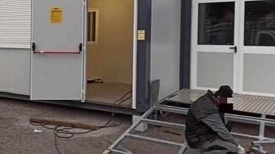 Reparto Covid esterno Container installati Da mercoledì ospiterà chi ha sintomi lievi
