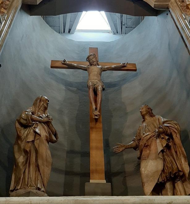 Il Cristo del Begarelli torna dopo otto anni nella chiesa parrocchiale