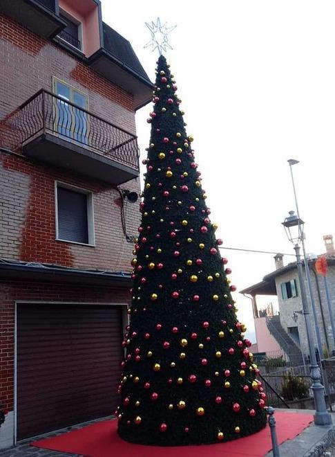 Oggi si accendono le luminarie con maxi albero sulla Giardini