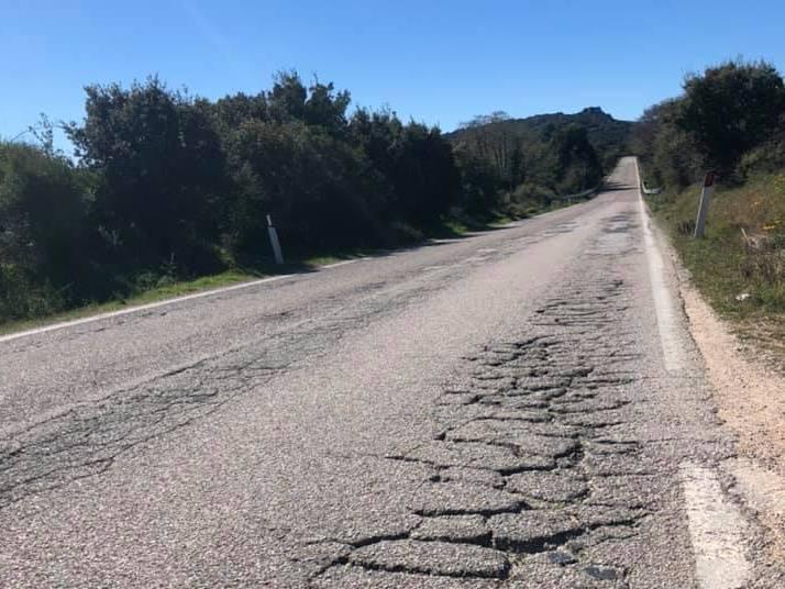 Il sindaco di Luras: «Rifate la segnaletica sulla Olbia-Tempio»