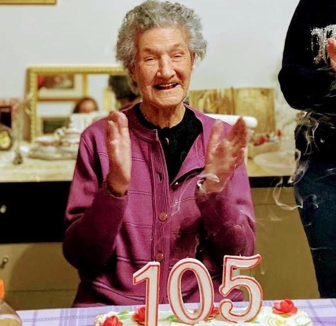 La nonnina di Ozieri compie 105 anni e la città fa festa 