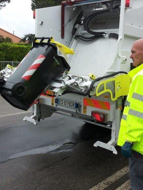 Orari più uniformi e ritiro la mattina: ecco come cambia il porta a porta 