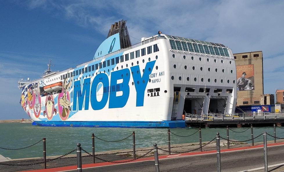Moby, che odissea fra i guai: salvagente dal fondo inglese 