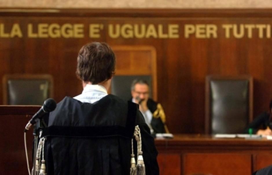 Carrara, gli staccò l’orecchio e lo fece trovare avvolto in un biglietto: condannato 