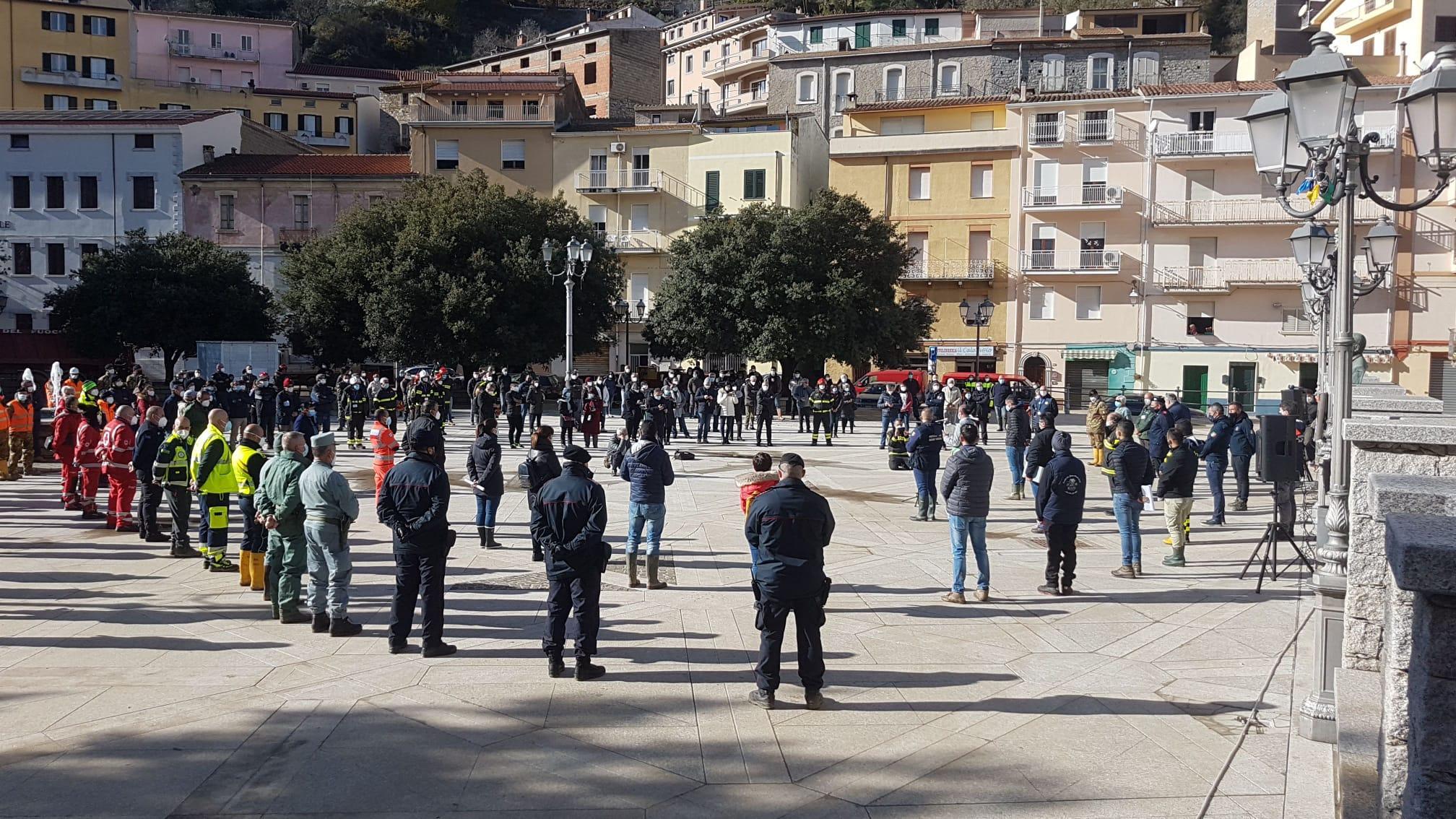 Consiglio comunale in piazza Asproni a Bitti (foto Massimo Locci)