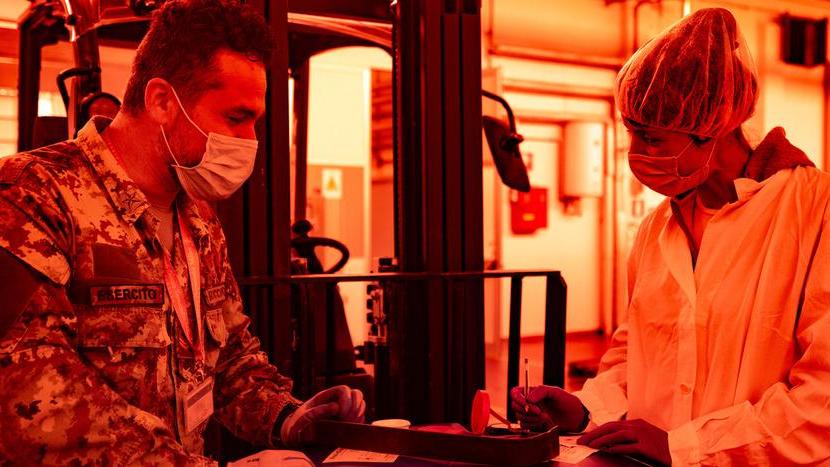 Vaccini anti-Covid, il piano in Toscana: a chi vanno i primi lotti e come saranno distribuite le dosi alla popolazione
