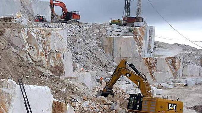 Carrara, una cava contesta 1.300 euro di Tari