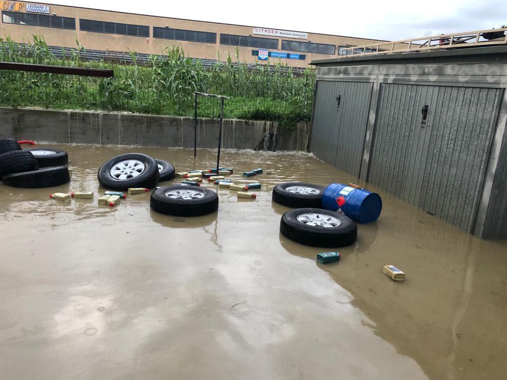 Ditta allagata per il maltempo: "Travolti da 1 metro d’acqua: motori e tutto il materiale sono andati distrutti"