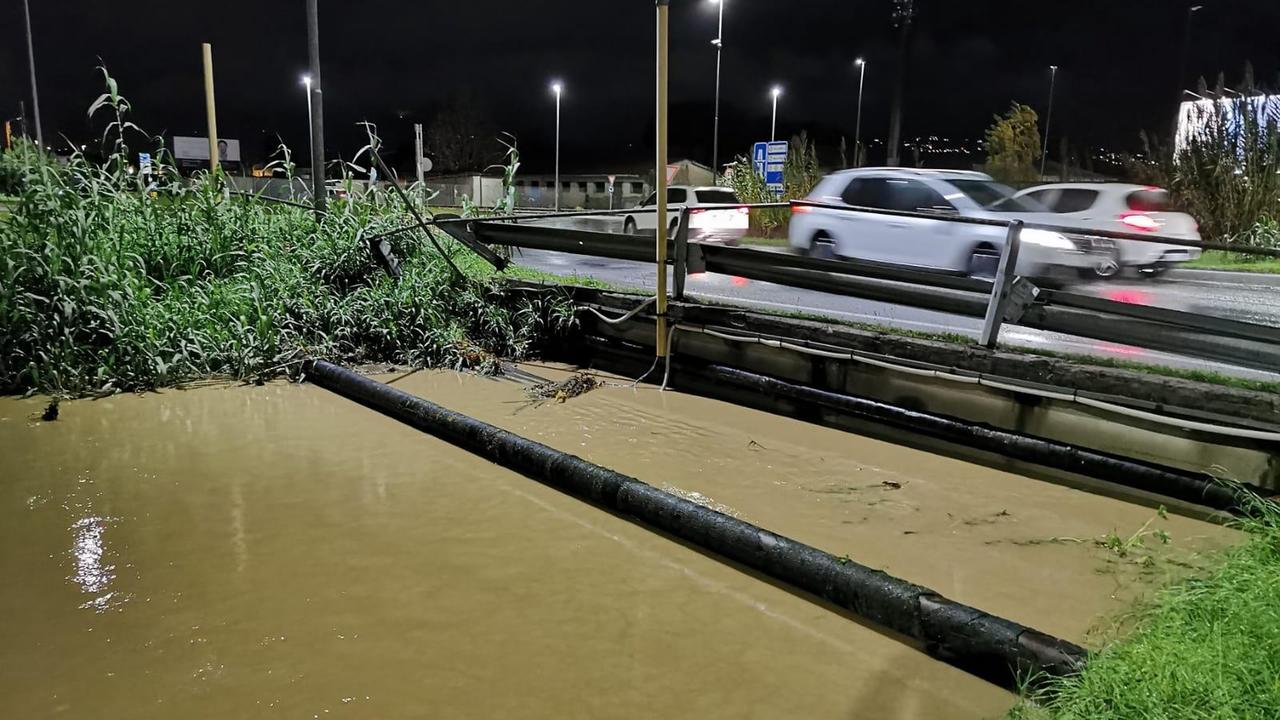 Il canale Gora di Stiava in piena