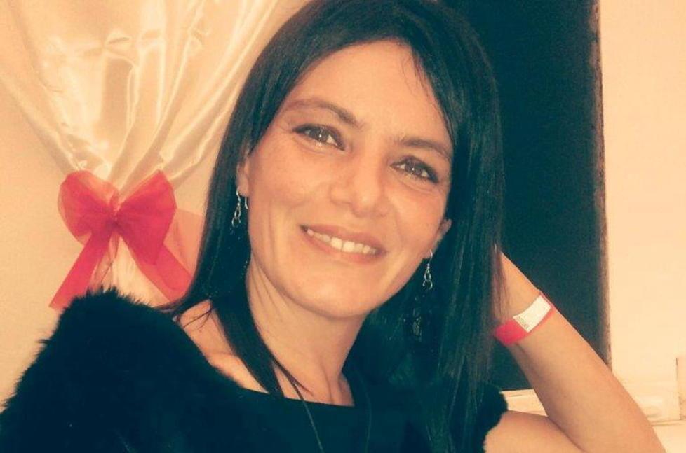 Precipita nel torrente e muore a 43 anni, Valentina lascia due figlie piccole 