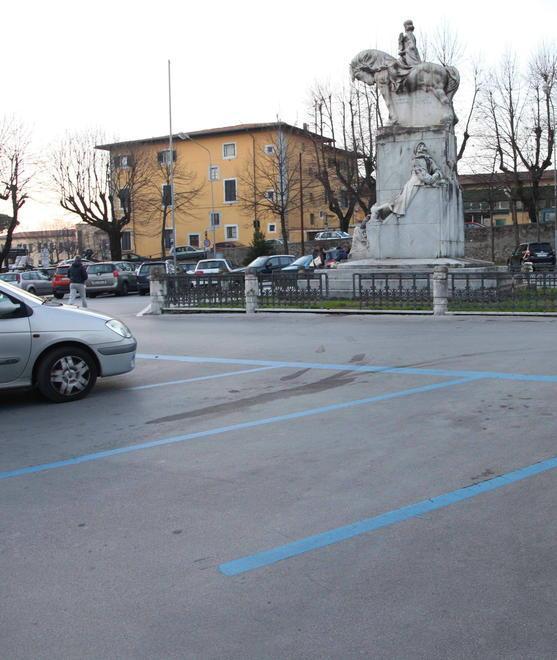 Negozi aperti e parcheggi gratuiti all’ora di pranzo