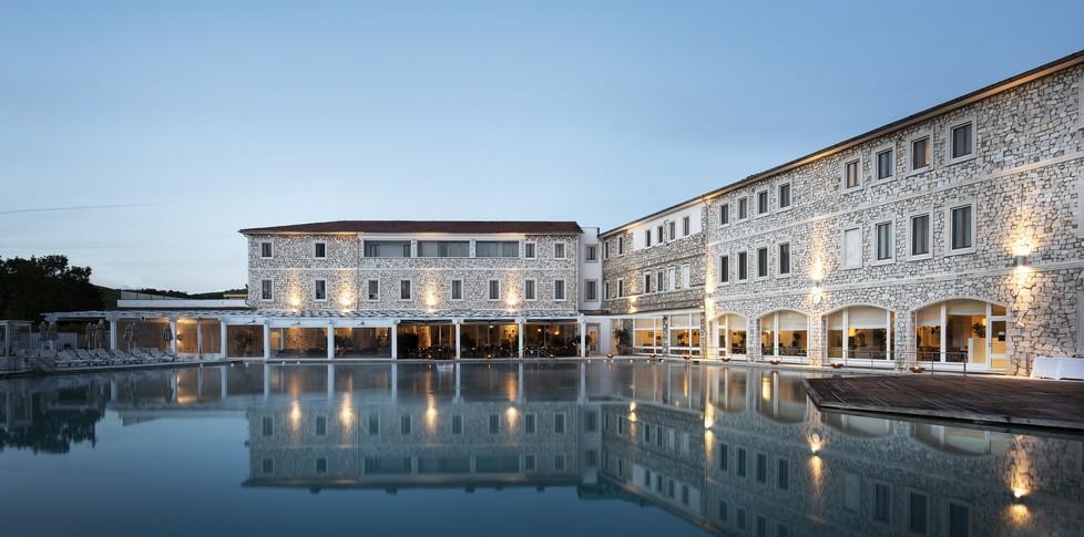 Terme di Saturnia Il resort è aperto per cure prescritte 