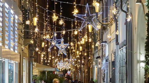 Il Pd: «Scegliete i negozi del nostro territorio per gli acquisti natalizi»