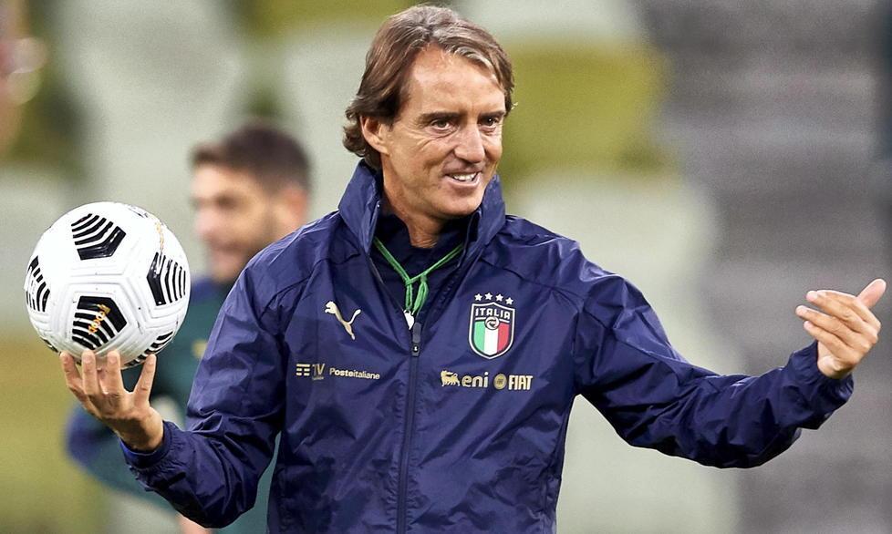 Oggi il sorteggio per Qatar 2022: gli azzurri di Mancini sperano nella mano amica di De Rossi 