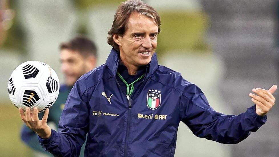 Oggi il sorteggio per Qatar 2022: gli azzurri di Mancini sperano nella mano amica di De Rossi