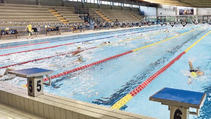 Gli atleti in vasca alla riapertura a fine ottobre della piscina Camalich per l’attività professionistica (FOTO MARZI)
