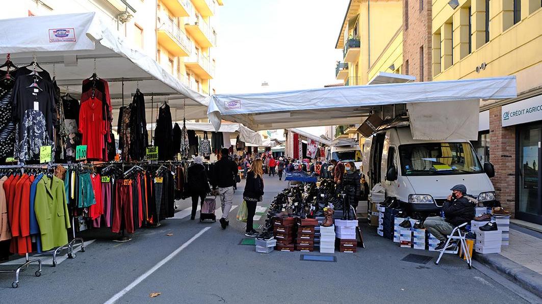 Cecina, da martedì 8 dicembre il mercato torna nelle vie del centro