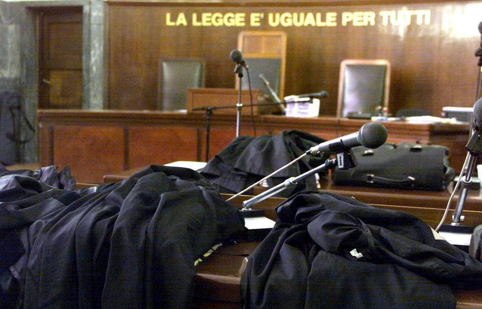 Operai vittime di stalking: chi sono i tre imprenditori a giudizio