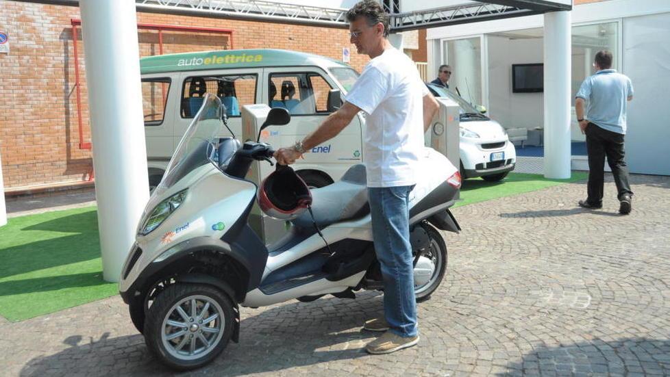 Uno scooter elettrico in una foto d'archivio