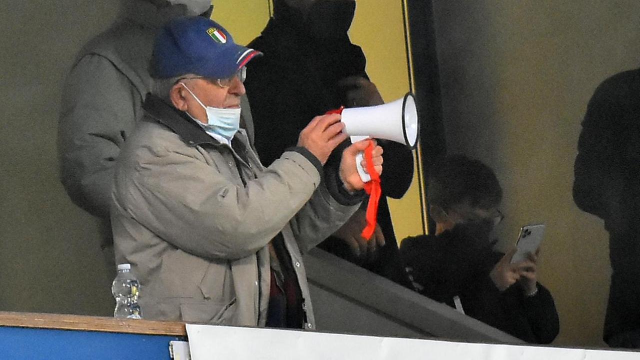 Reggiana, Amadei con il megafono fa impazzire i tifosi: "Uno di noi!"