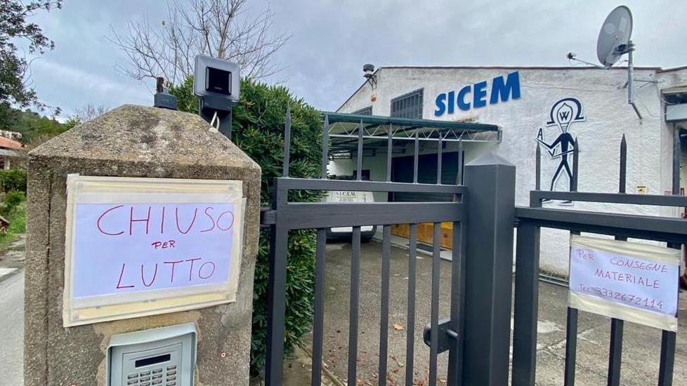 L'azienda di Marina di Campo chiusa per lutto (foto Gio' Di Stefano)