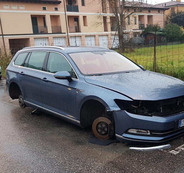 San Felice. Un’altra auto spogliata dai ladri Spariscono pneumatici e muso 