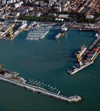 Porto di Carrara, un accordo con Nuovo Pignone per rilanciare traffici e creare occupazione 