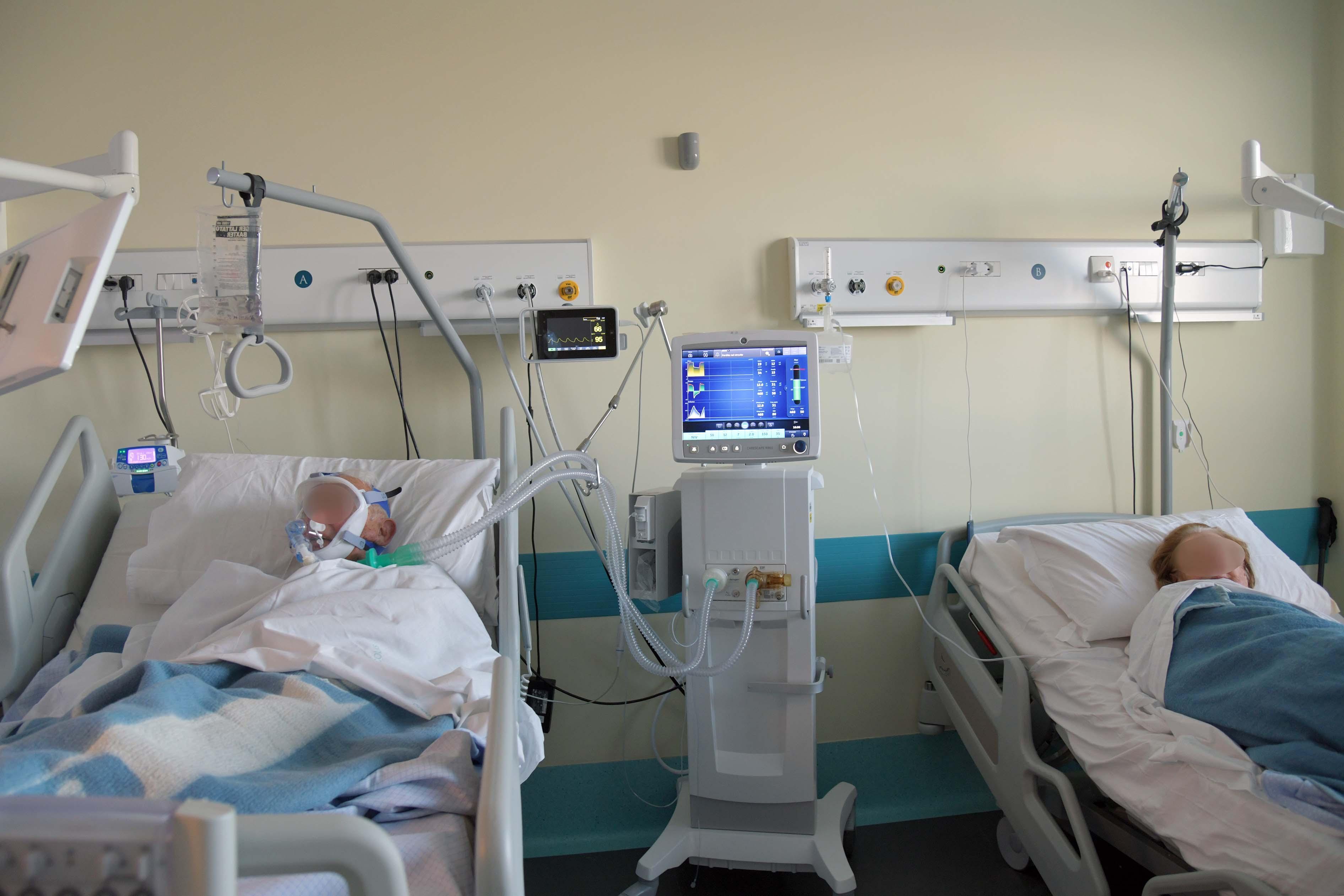 Mater Olbia, le voci dalla terapia intensiva: "Credeteci, è durissima" 