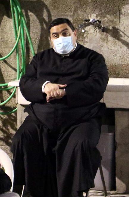 Colpito dal Covid dopo giorni difficili don Marino sta meglio