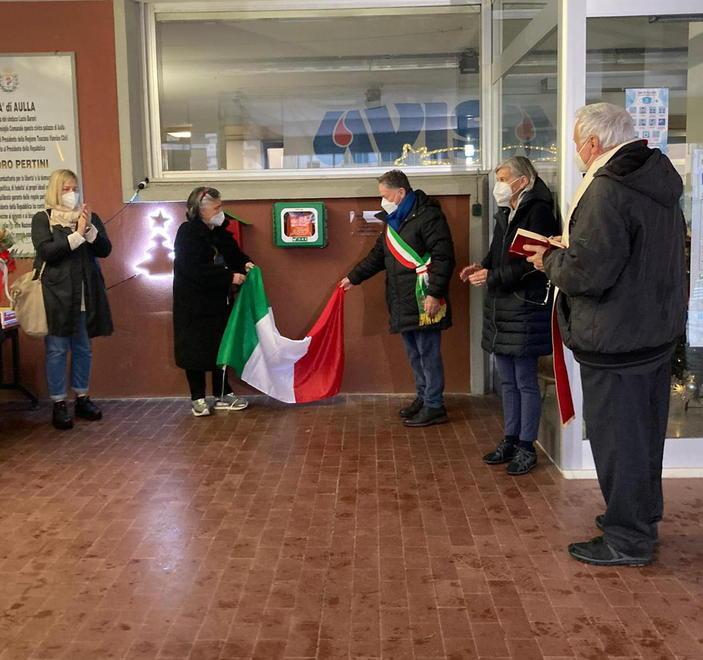 Un defibrillatore per il Comune lo dona la moglie di Giromini 