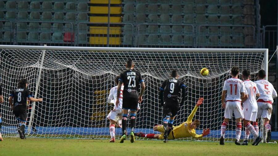 Beffati dal rigore inesistente e il Novara ringrazia l’arbitro