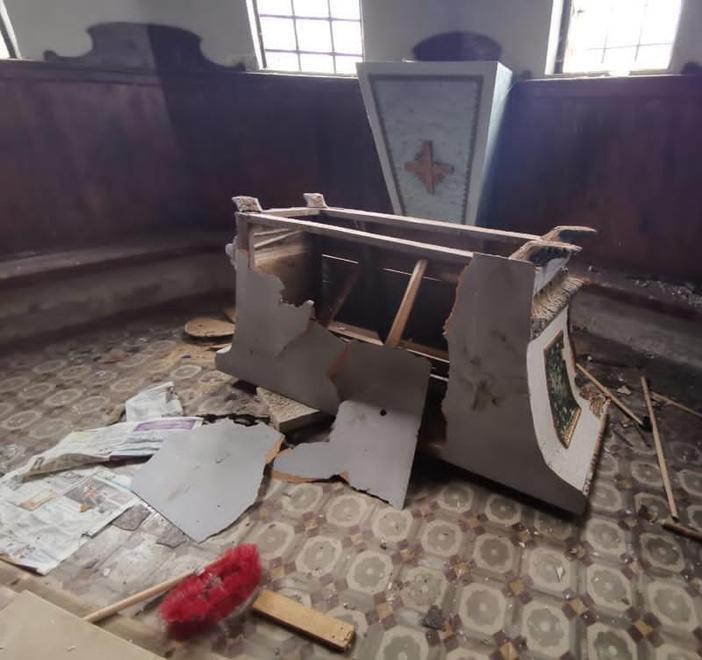 Chiesa distrutta dai vandali Sgomento e preoccupazione