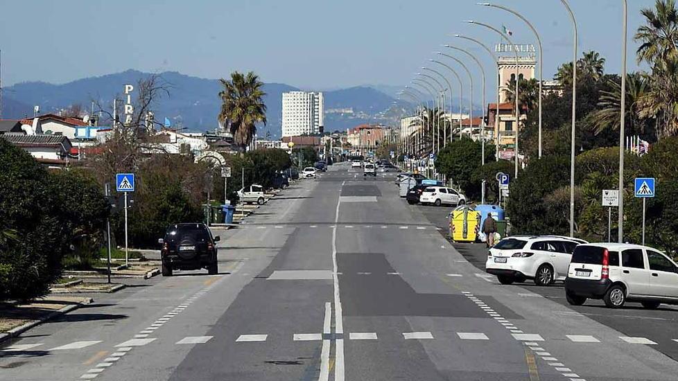 Niente capannelli in piazze e lungomare