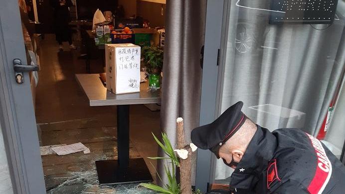 Sorpreso e arrestato dai carabinieri mentre ruba in un ristorante