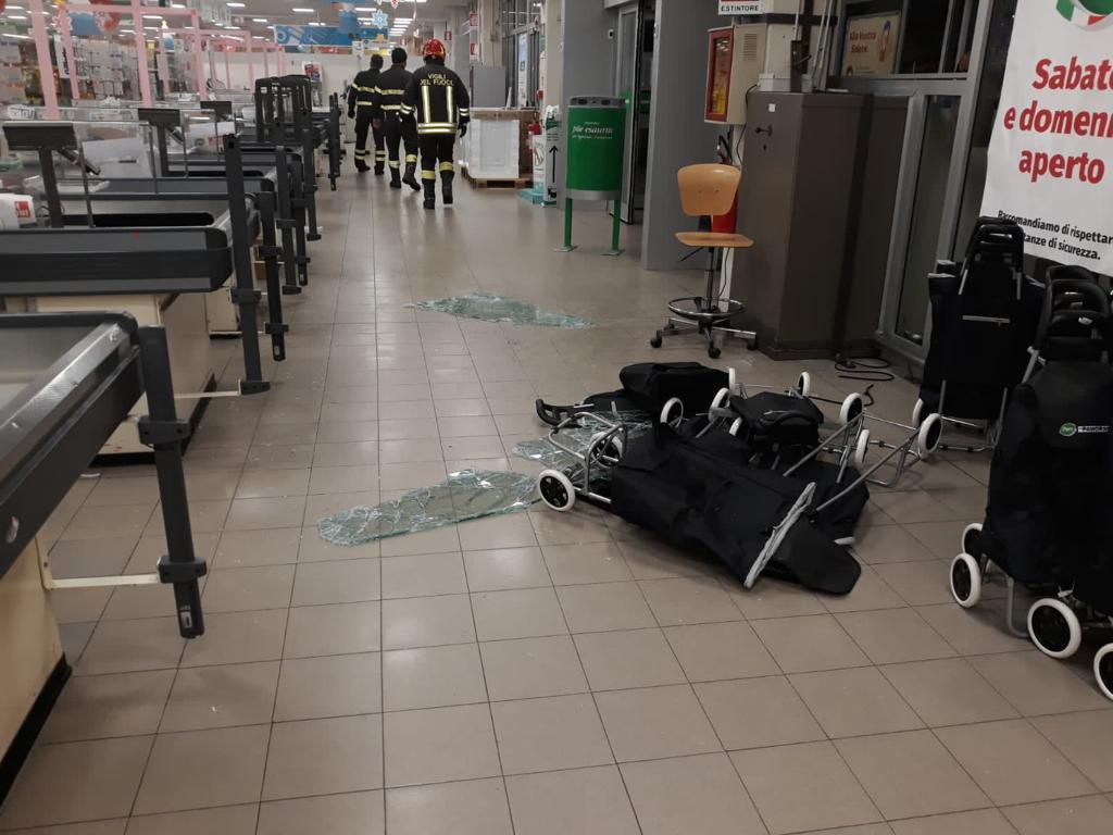 Assalto alle casseforti, ma i ladri incappucciati falliscono i due colpi 