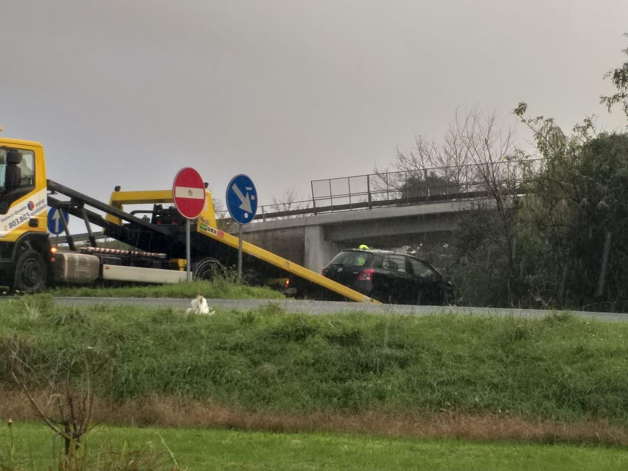 L'auto recuperata dal carro attrezzi