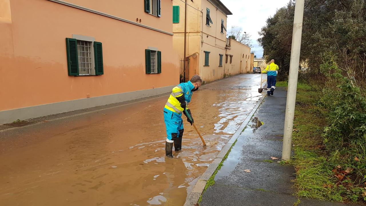 Via del Pino allagata