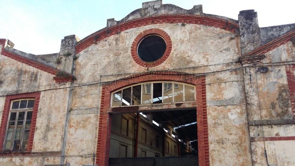La lunga agonia dell’archivio storico che giace nell’edificio pericolante