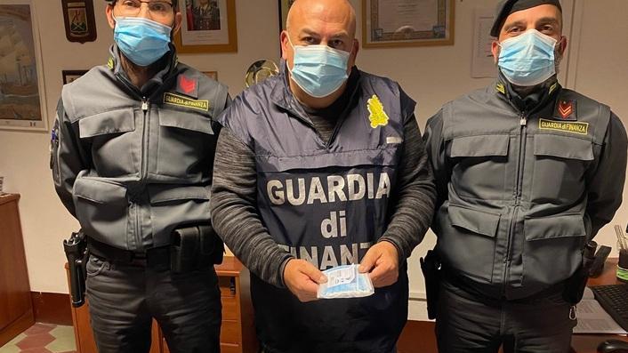 Sequestrate 2.750 mascherine potenzialmente pericolose