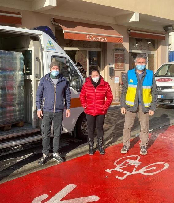 Donazione de La Cantina alla mensa solidale
