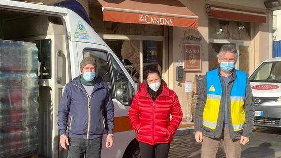 Donazione de La Cantina alla mensa solidale