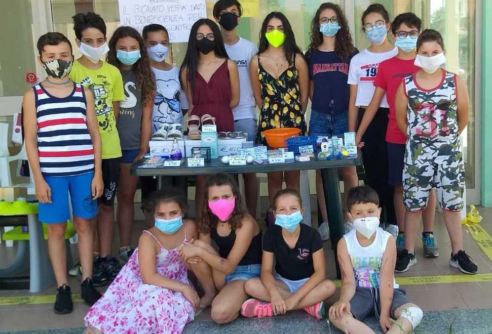 Bambini e ragazzi donano il ricavato del mercatino all’Azienda ospedaliera