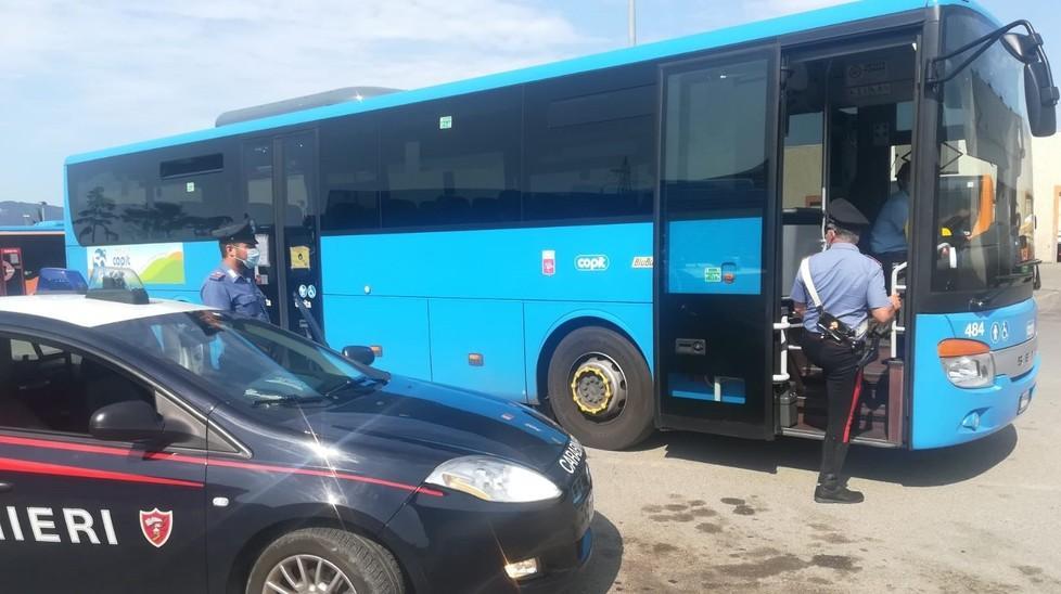 Migranti fuori dall’accoglienza per lo stop al bus: il Tar annulla 