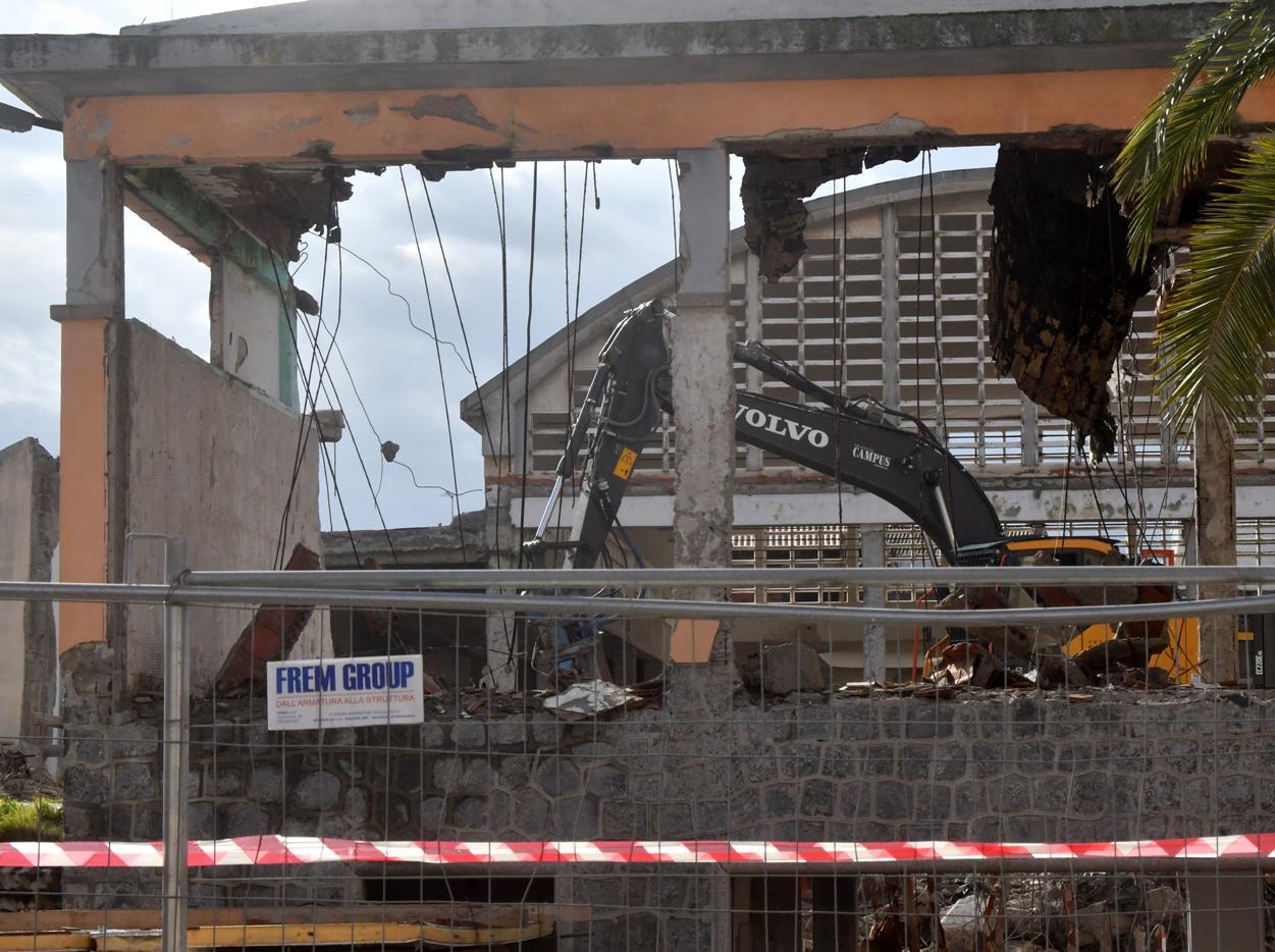 Amianto nei ruderi, demolizioni delicate