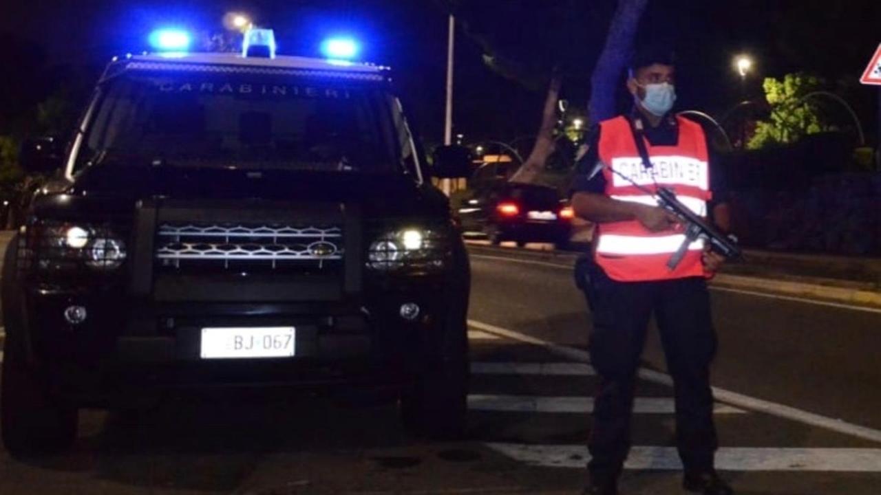 In giro dopo le 22 e con la marijuana