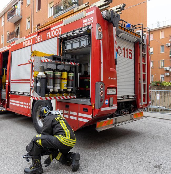 Consandolo, muore in casa a 54 anni: lo trovano i vigili del fuoco