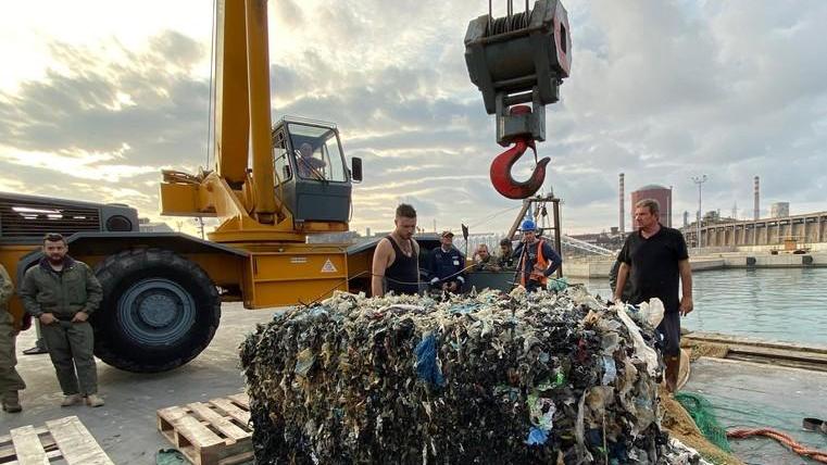 Ecoballe, operazione conclusa: «Nel Golfo non ce ne sono altre»